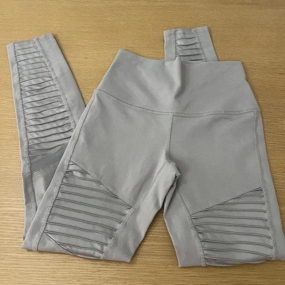 ALO Yoga Light Gray MOTO full length high waisted Leggings Women’s Size Small - Picture 2 of 6